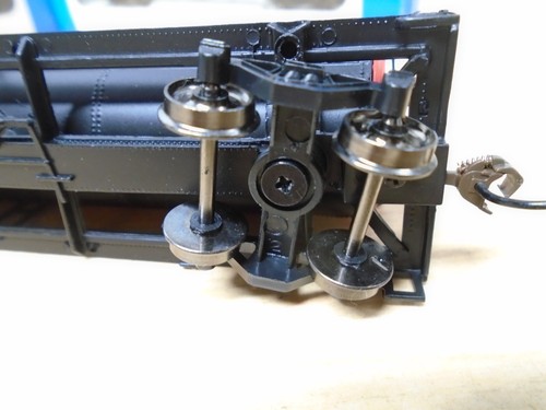 4 Bachmann Silver HO TANK CARS 2 Shell+Phillips66+Paint+Metal Whls+Scale Cplrs - Picture 7 of 14