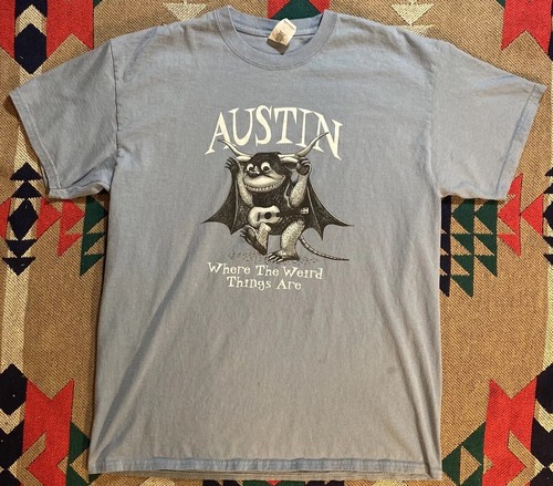Austin Texas Where the Weird Things Are Large blaues Shirt Outhouse Fledermäuse Musik ATX