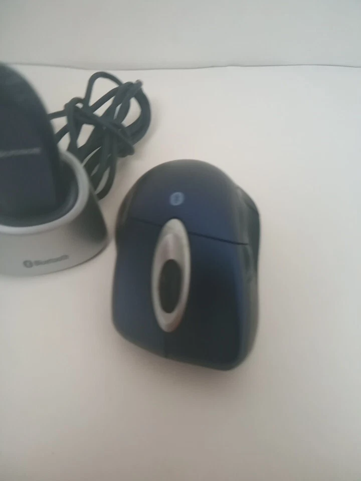 Microsoft Wireless Intellimouse Explorer for Bluetooth With Receiver P/N X08 - Image 4 of 4