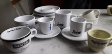 8 tasses à café différentes + soucoupes lavazza, nescafé, plantationes...