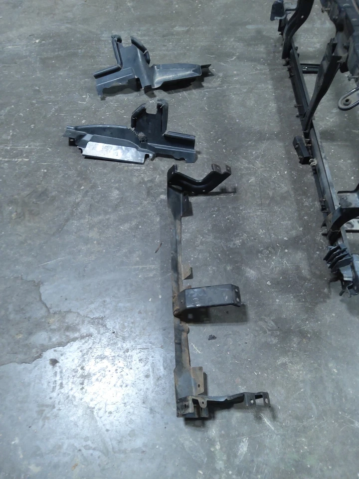 2005 2006 2007 2008 2009 Nissan Frontier Radiater Support - Image 4 of 4