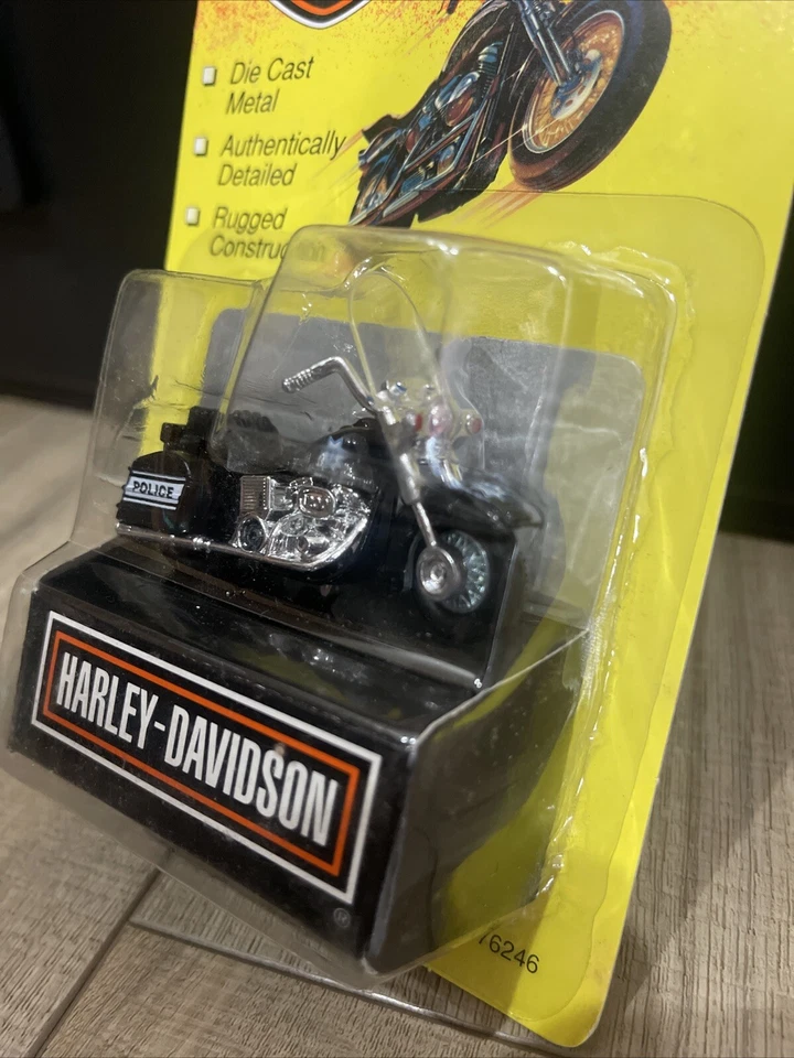 NEW 1993 Matchbox Harley Davidson 1:18 Electraglide Police Motorcycle Die Cast - Image 3 of 3