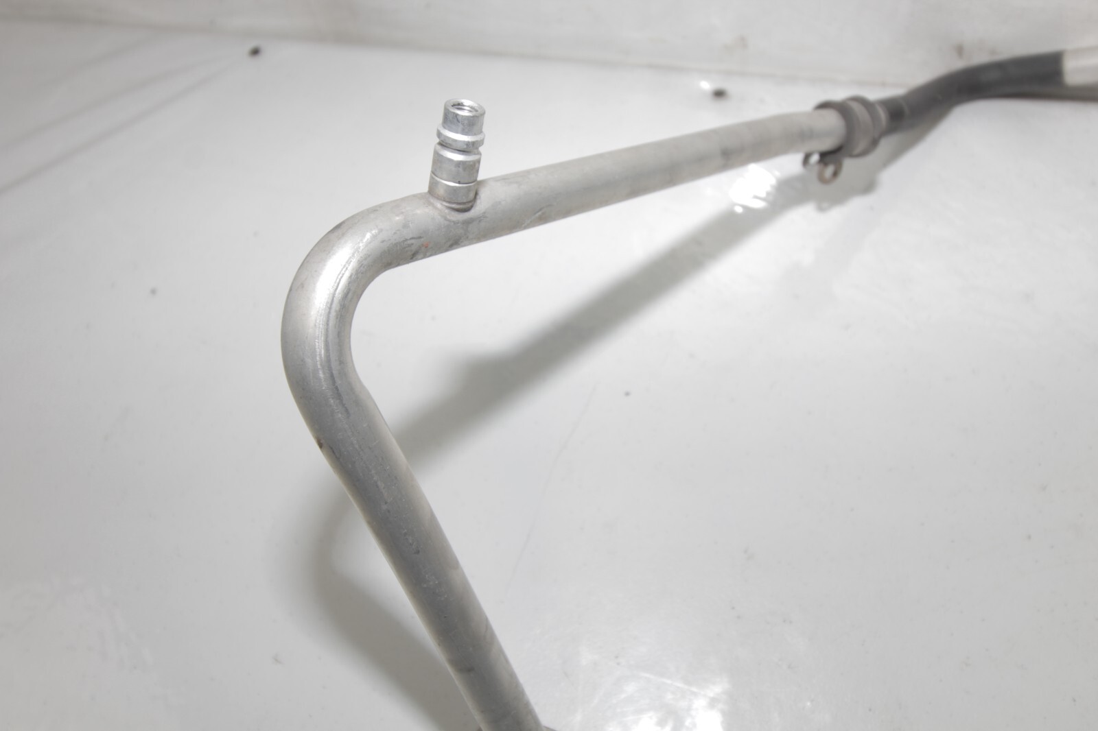 08-13 AUDI R8 4.2L V8 OEM AIR CONDITIONING REFRIGERANT SUCTION HOSE 420260708