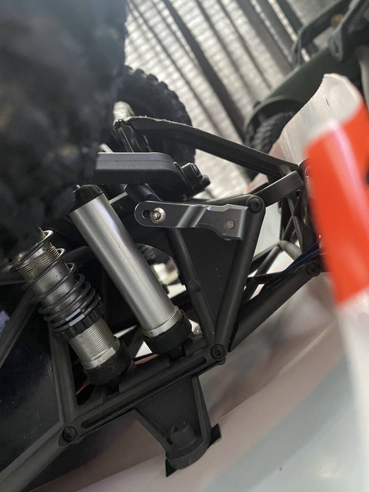 Supporto Motore In Alluminio Con Dissipatore Per Traxxas 1/7 UDR Unlimited Desert Racer (8560) – Argento