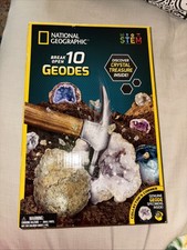 National Geographic NGGEO10 Break Open 10 Geodes Explore Crystals Science Kit