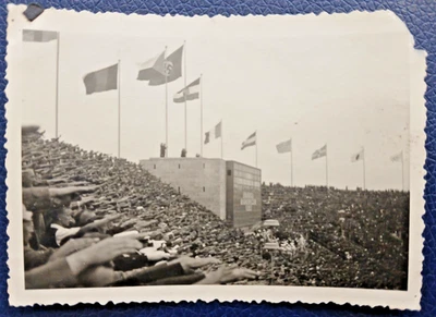 Olympiade Berlin 1936 - Privatfoto Olympiastadion – Zuschauer & Siegerehrung - Bild 1 von 2