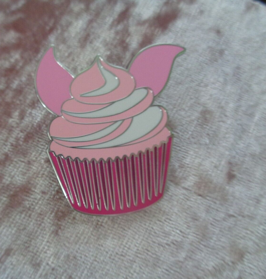 Loungefly / Disney - Winnie Pooh Sweets - Piglet - Mystery / Blind  Box Pin