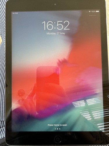 Black Apple iPad Air A1475 Cellular | 1st Generation | 16GB | Wifi + 4G | - Picture 1 of 5