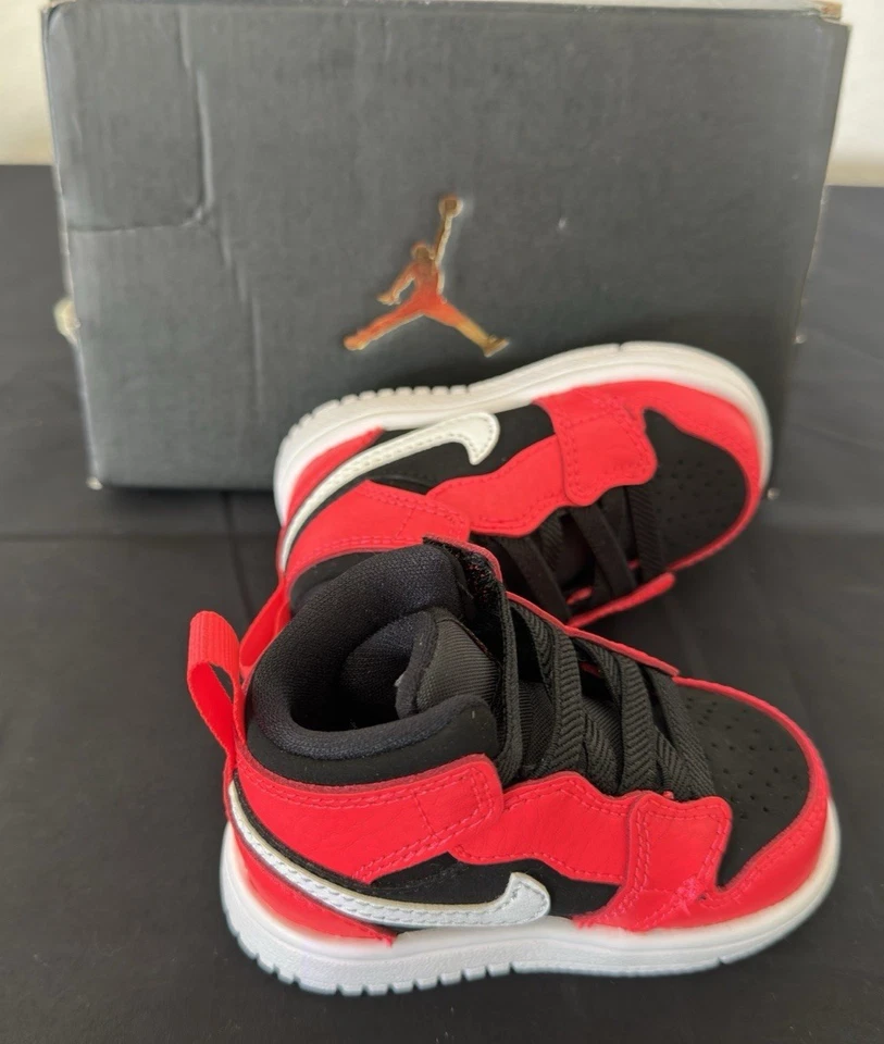 Zapatos Infantiles Michael Jordan 1 Retro Negro y Rojo Medio Alt Talla 3C Nuevos WBNT Foto 4 de 4