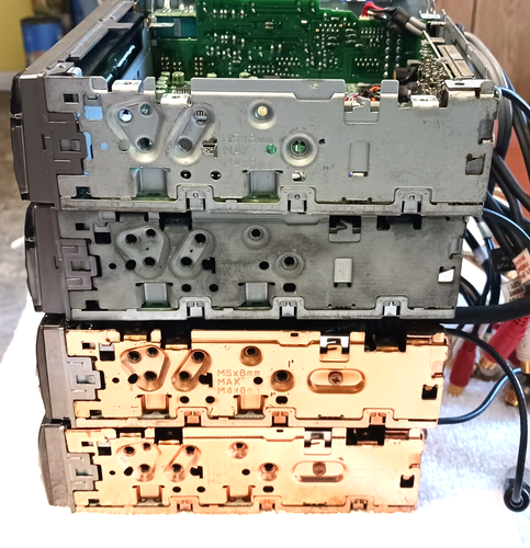2 OLD SCHOOL CLARION DRZ9255 AND 2 CLARION DRX9255 RADIOS FOR PARTS - Picture 4 of 14