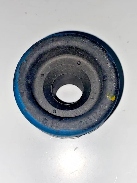 1995 - 2001 年正品通用发动机摇篮绝缘体,全新原始设备制造商零件,P/N 25674564 — 第 2/4 张图片