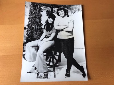 CHER and SONNY BONO (SONNY AND CHER) - ORIGINAL PRESS PHOTO 18x24cm