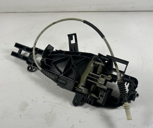 2006-07 BMW E90 335i 328i PASSENGER FRONT DOOR HANDLE CARRIER - Picture 2 of 2