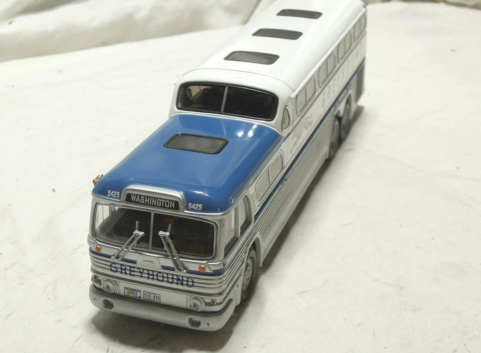 Corgi 1:50 Greyhound Bus #5425 Scenicruiser Destination Washington - Image 3 of 4