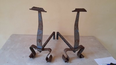 COPPIA DI ROBUSTI ED ELEGANTI ALARI IN FERRO BATTUTO 45 Centimetri, 44 Centimetri COPPIA DI ROBUSTI ED ELEGANTI ALARI IN FERRO BATTUTO 45 Centimetri, 44 Centimetri