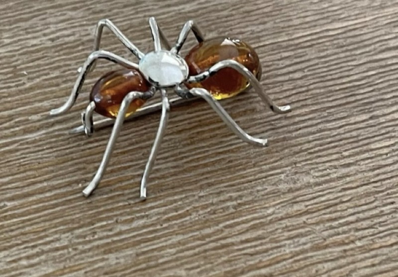 NEW MEXICO AMBER & SILVER SPIDER PIN, GORGEOUS, NWOT!