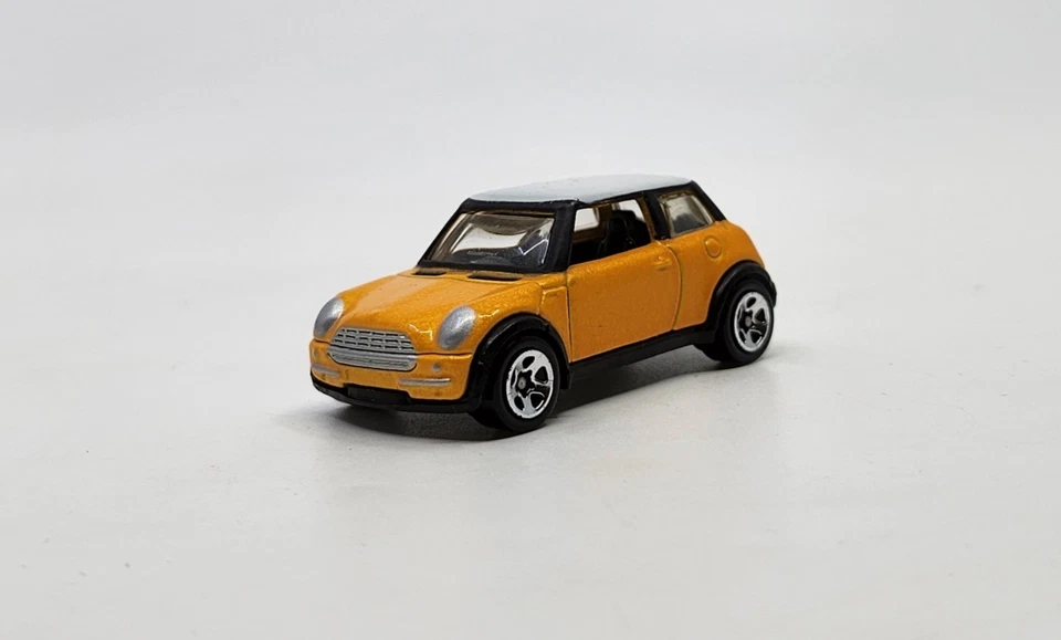 2001 Mini Cooper Hot Wheels® 2002 First Editions™ 1:64 Die-Cast - Image 3 of 4