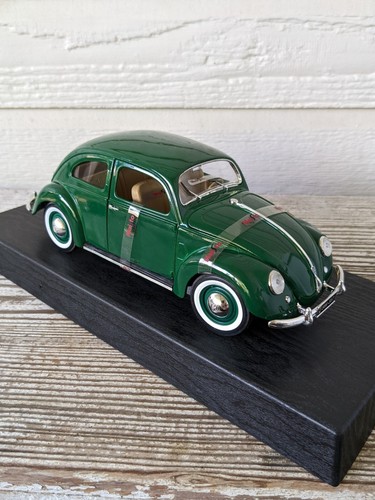 Maista Special Edition 1951 Volkswagon Export Sedan Scale 1:18 Green - Picture 3 of 12