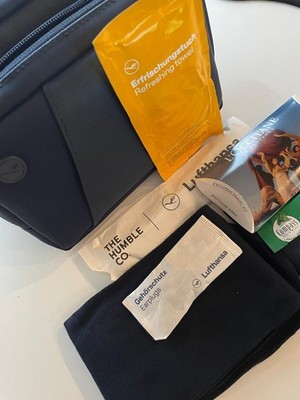 Lufthansa Amenity Kit Business Class geöffnet, mit Reißverschluss Frühjahr 2026