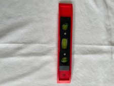 Niveau à bulle à 3 fioles.