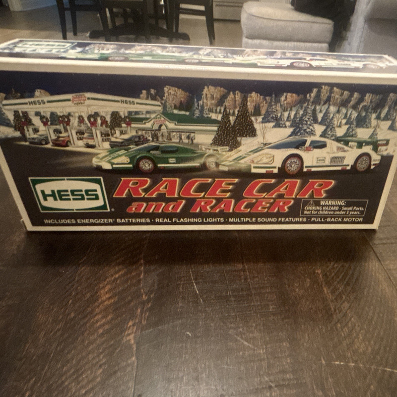 Hess 2009 Race Car & Racer Toy Vehicle White/Green Gas & Oil w/ Box