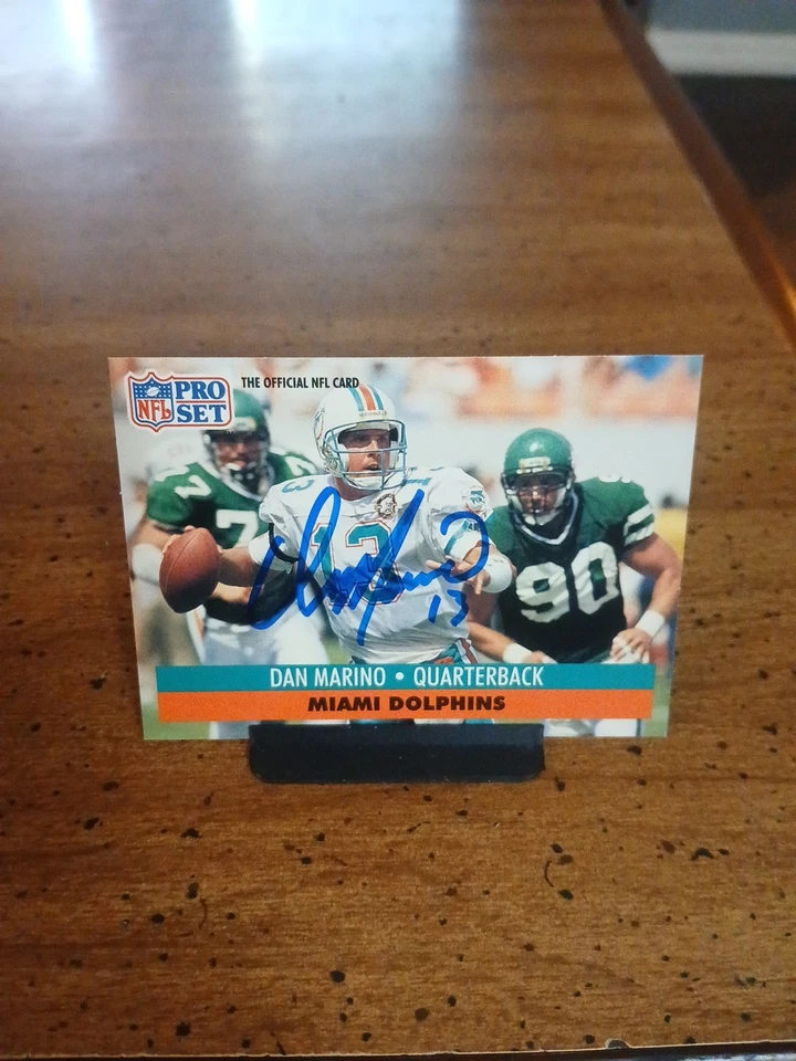 1991 Pro Set - Autographed with No COA Dan Marino #210 Miami Dolphins NFL HOF. - Image 2 of 4