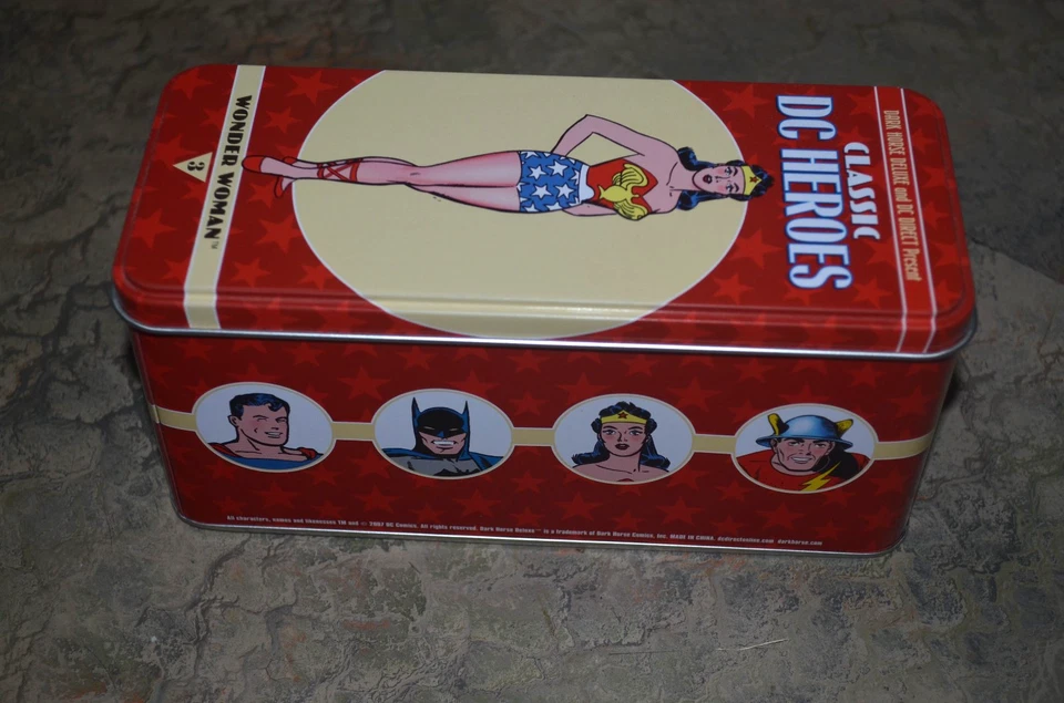 Пронумерованная классическая статуэтка Чудо-женщины из героев DC в жестяной коробке DC Dark Horse 2007 - Изображение 2 из 4