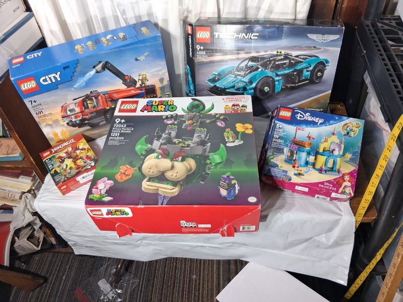 LEGO Lot Super Mario Prince Florian  Bowser 72042 CITY DISNEY NEW USED Batman