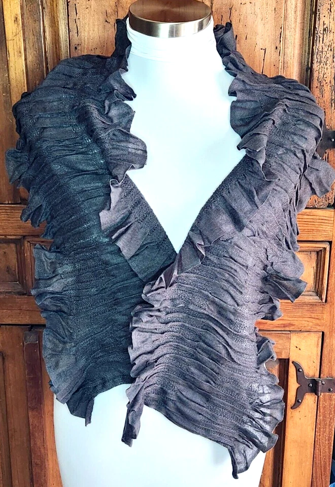 Bufanda acordeón plisada rectangular gris con volantes ECHO para Talbots 50" x 10" Foto 3 de 4