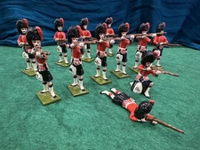 Steadfast Scottish Highlanders x12 Rare Vintage British Traditional Toy Soldiers