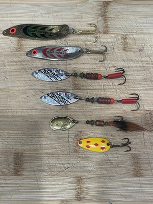 6 Fishing Lures 3 #2 Mepps Anglia, 2 Mepps Syclops #1 And #2, 1 Yellow Spoon