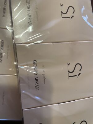 Lot Of 36 Giorgio Armani Si Eau de Women s Perfume New