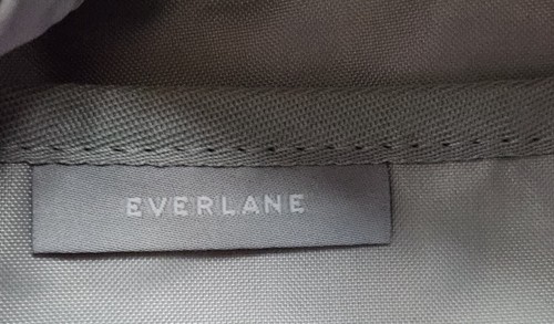 Riñonera organizadora Everlane beige tostado lona - Imagen 7 de 7