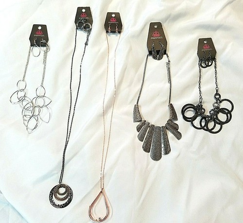 LOTTO 5 SET COLLANA E ORECCHINI GIOIELLI PAPARAZI NUOVI CON ETICHETTE - Foto 1 di 11