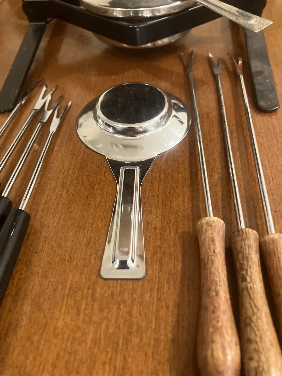 Service a fondue le creuset design enzo mari années 70 à Arnières Sur