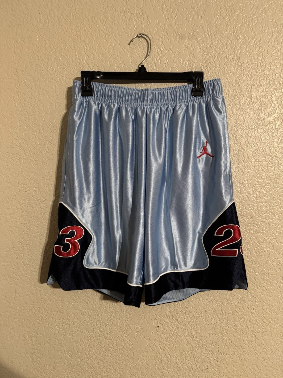 Short d'échauffement bleu clair SUPREME X JORDAN taille S HF3054 436