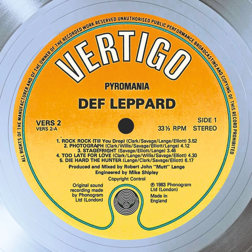 Def Leppard - Pyromania / LP Platinum 12" / Souvenir in black fram / Memorabilia - Image 2 of 4