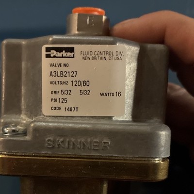 Parker Skinner general-purpose solenoid valve, model A3LB2127.