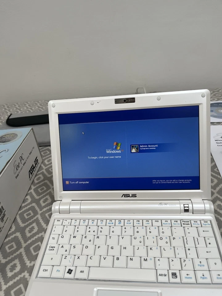 Eee PC 900 Windows XP White 12GB SSD 1GB DDR Intel Mobile Camera Ethernet Boxed - Image 3 of 4