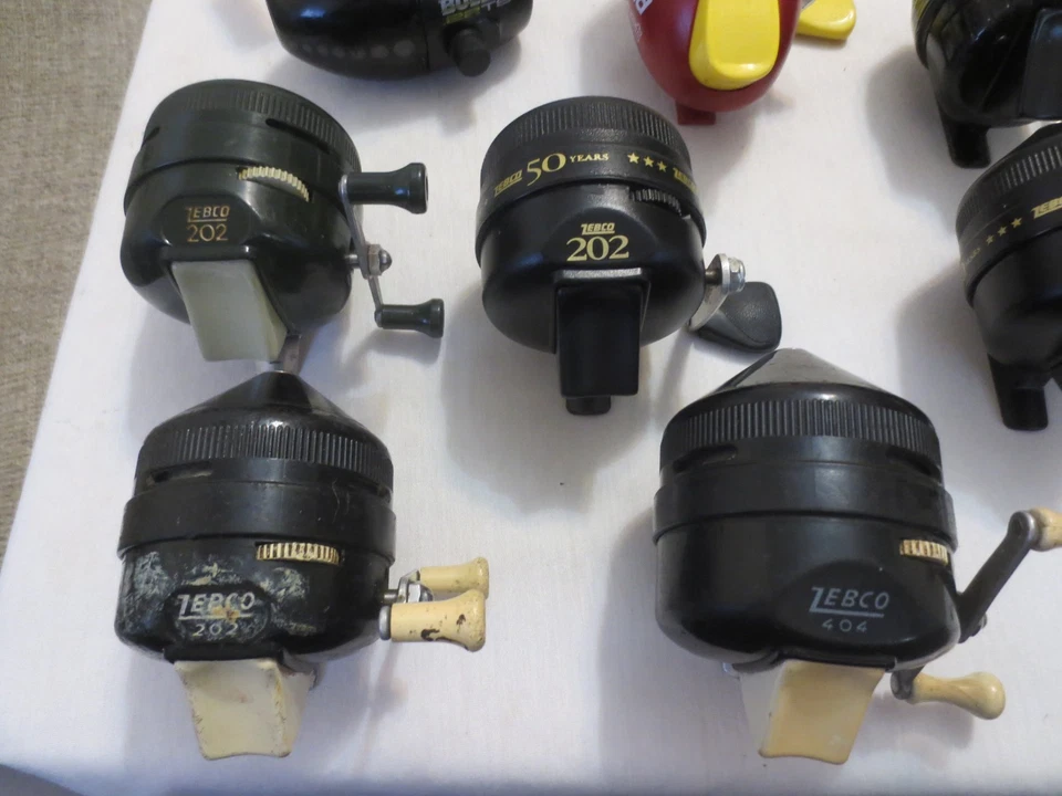 Lot of 10 Zebco,  Spin cast Fishing Reels Many Models - Image 3 of 4