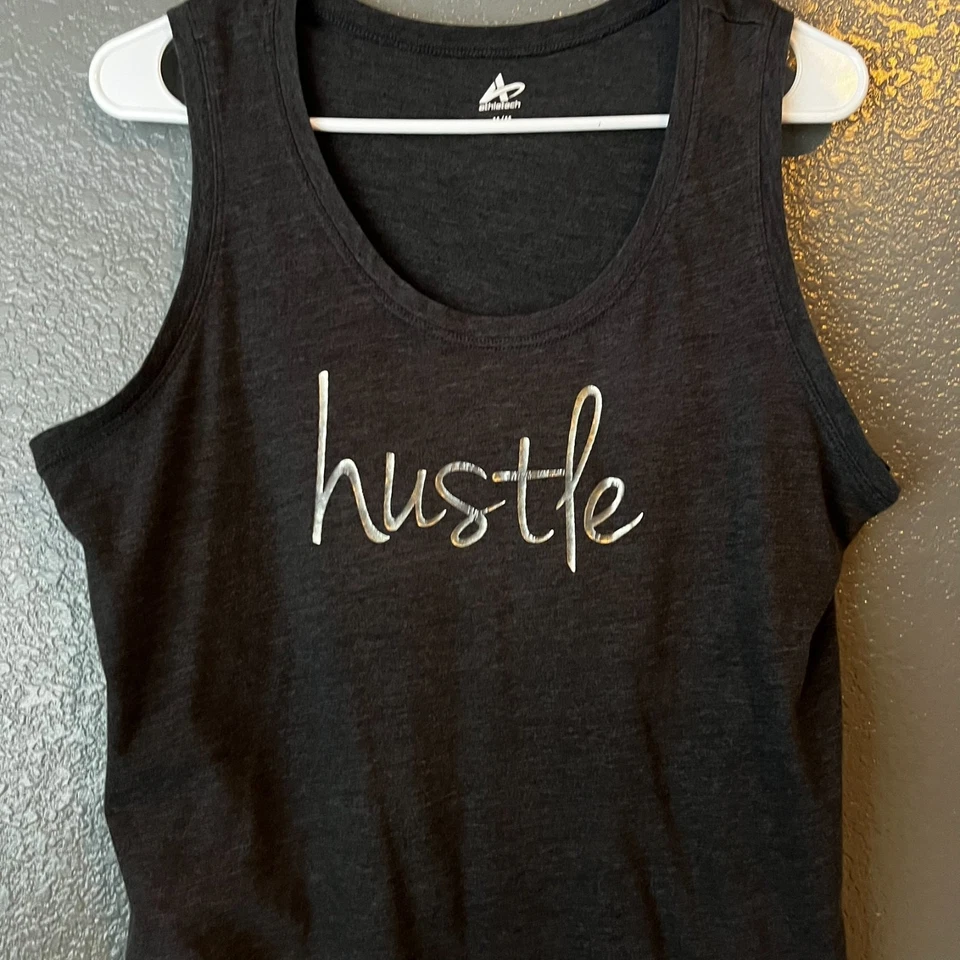 Camiseta sin mangas AthleTech negra con gráfico "Hustle" para mujer camiseta deportiva de entrenamiento medio Foto 2 de 3