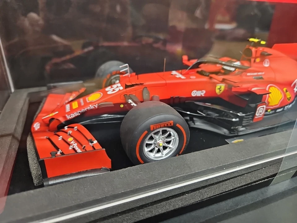 Looksmart Ferrari LS18F1036 1:18 SF21 #55 Carlos Sainz Jr Bahrain GP 2021  - Image 3 of 4