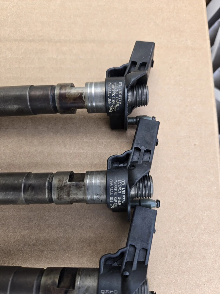 Volkswagen AUDI 03L130277A - Inyector de combustible 0445116 Foto 2 de 4