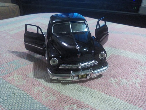 Vintage 1949 Mercury Club Coupe in 1:24 scale diecast car - Picture 5 of 5