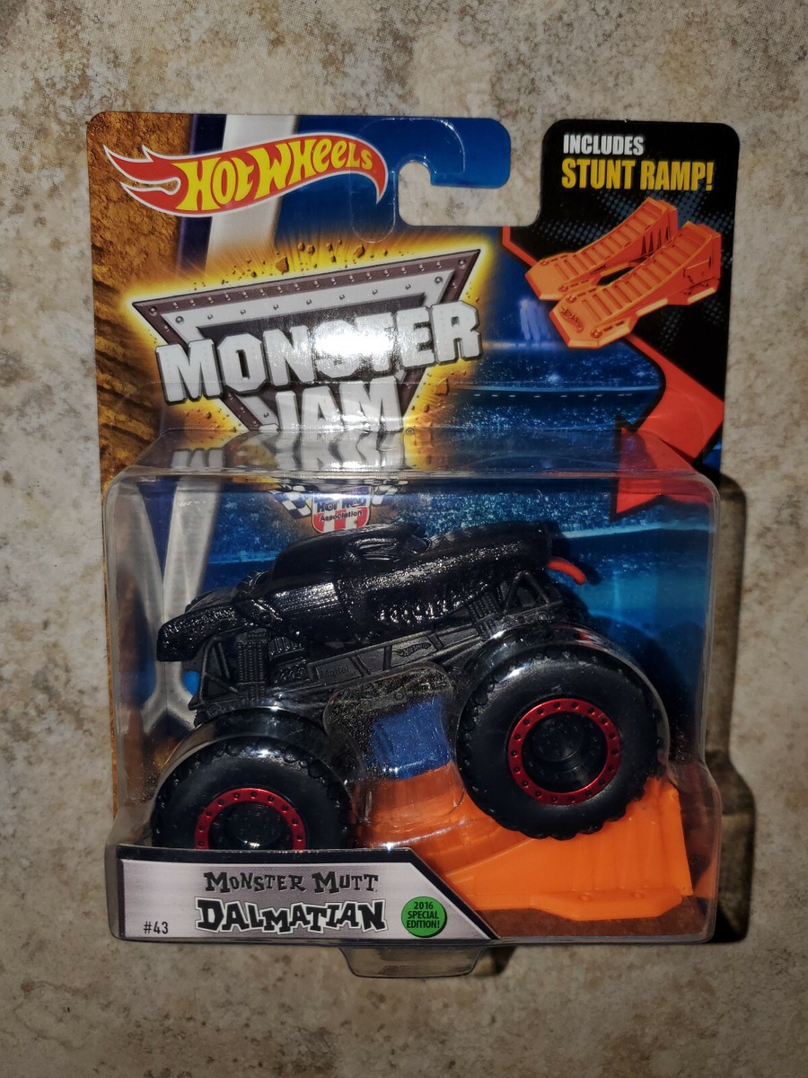 Hot Wheels Monster Jam MONSTER MUTT DALMATIAN BLACK with Stunt