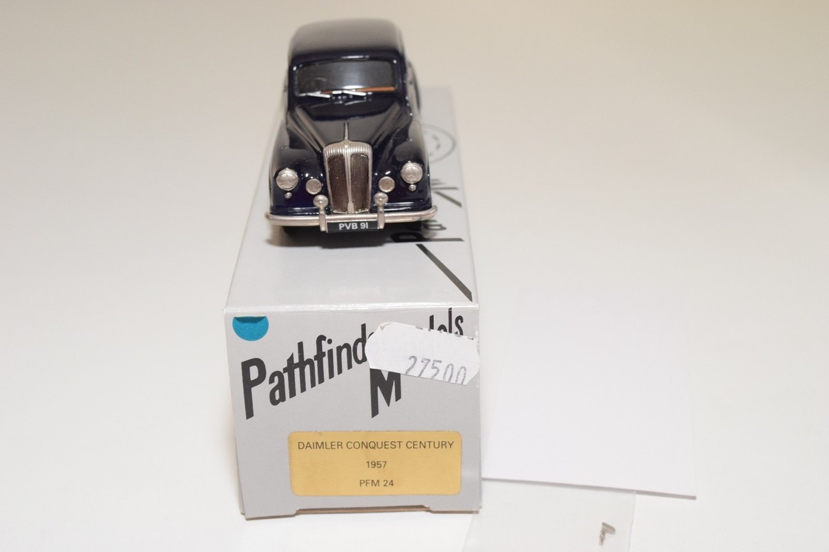Miniature Pathfinder Models 1/43 PFM24 - Daimler Conquest Century 1957 - Bleu Foncé