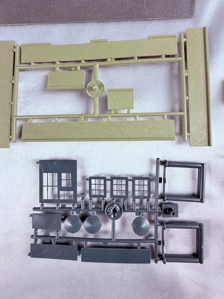 VTG Model Power Interstate Freight Terminal #411 HO Scale Train Unfinished PARTS - Image 4 of 4