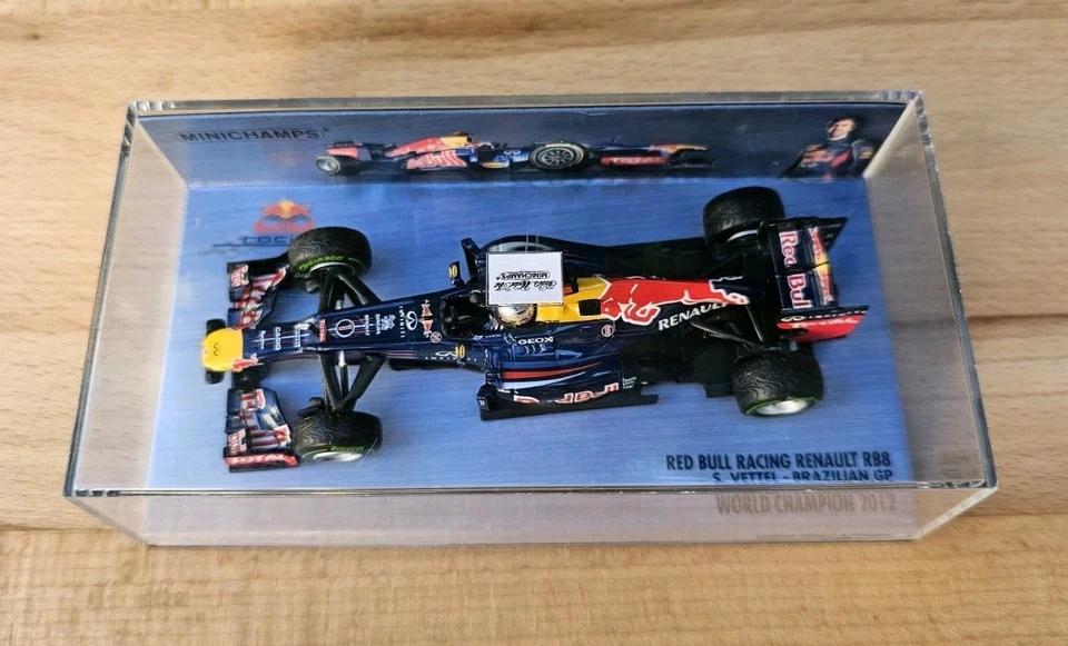 Sebastian Vettel Red Bull RB8 Brazilian GP World Champion 2012 1:43 Minichamps - Bild 3 von 3