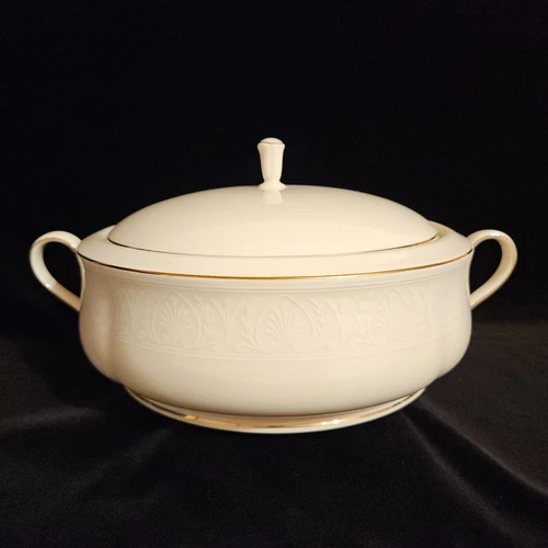 Lenox Courtyard Gold Round Covered Serving Dish Bowl Gold Ivory Discontinued 9"