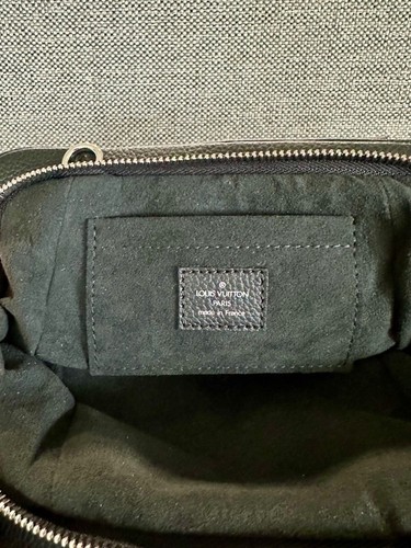 Authentic Louis Vuitton Monogram Mahina Mini Scala Pouch - Black - Picture 7 of 8